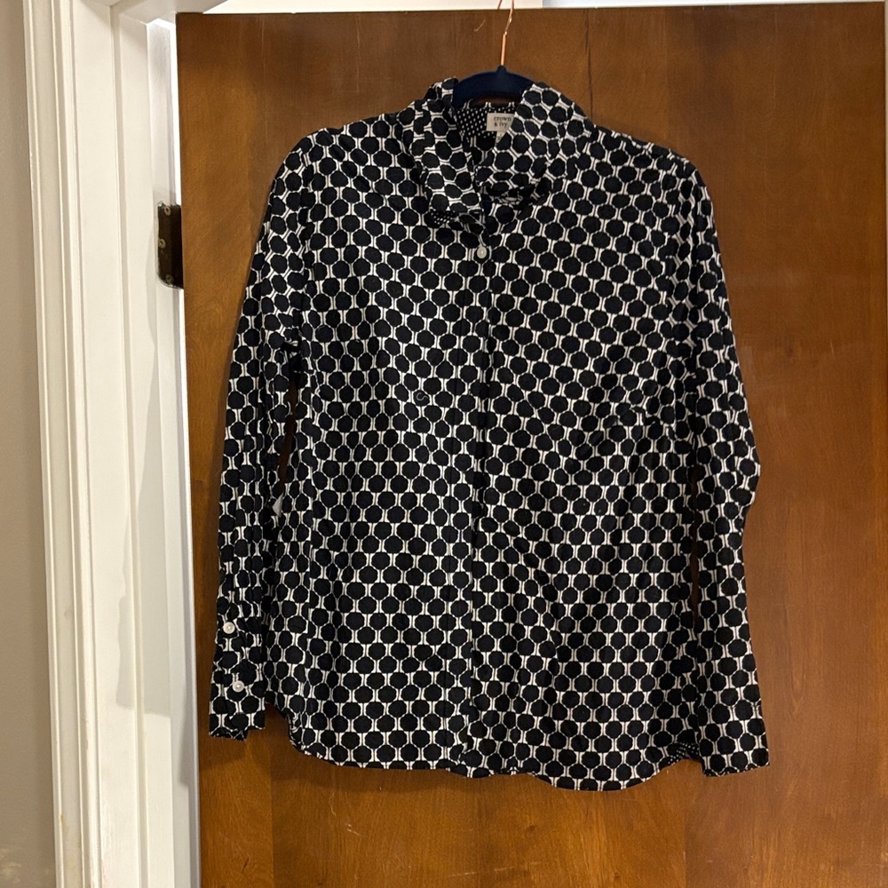 Crown & Ivy Black and White Geometric Top